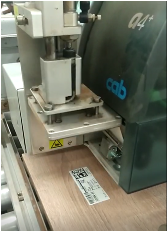 高賦碼 家具廠分板在線打印貼標--家具行業(yè)貼標方案
