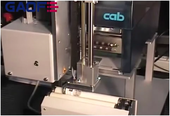 高賦碼 圓瓶打印并貼標(biāo)--醫(yī)療貼標(biāo)方案